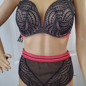 VS Bra & Pantie Bra 36D panties Med.